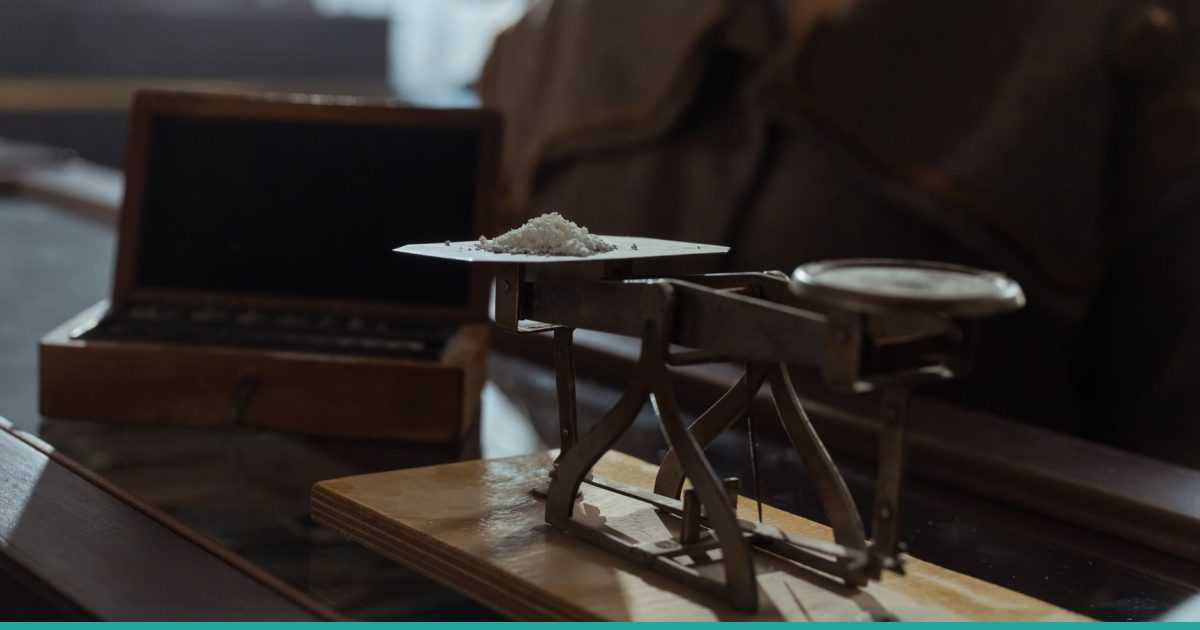 التداول بحساب ممول (Prop Firm): كيف تُكيّف مخاطرك مع قواعد الشركة