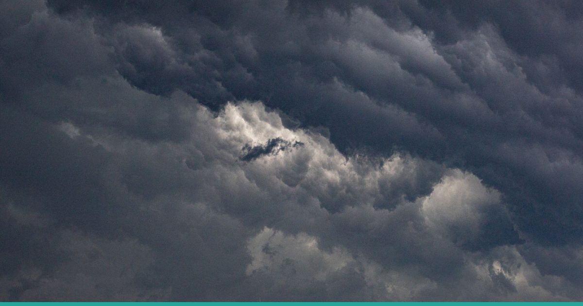 الإغلاق قبل الأخبار: كيف تدير المخاطر في يوم التقلبات العنيفة